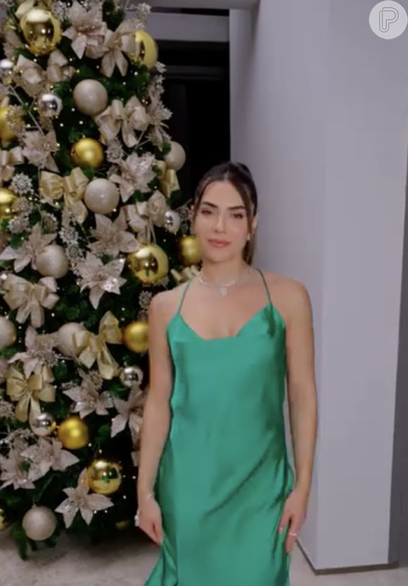 Jade Magalhães usou vestido verde no natal de 2023