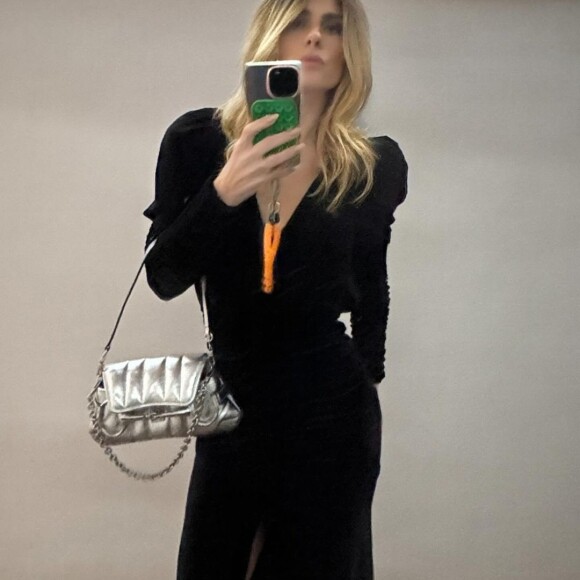 Carolina Dieckmann, após rebater críticas por fotos de biquíni, recebeu apoio de diversas famosas 40+, como Eliana e Claudia Leitte