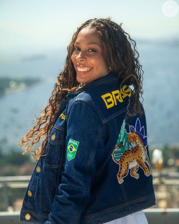 Depois de muitas críticas, a Riachuelo, marca que assina esses uniformes, se manifestou pela primeira vez. Cathyelle Schroeder revelou à "Veja" como tem recebido a onda de ataques.