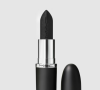 Batom preto é ideal para quem ama um visual cheio de personalidade: esse aqui é o MACximal Caviar de M.A.C Cosmetics