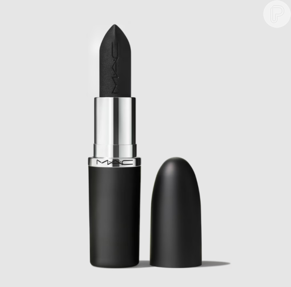 Batom preto é ideal para quem ama um visual cheio de personalidade: esse aqui é o MACximal Caviar de M.A.C Cosmetics