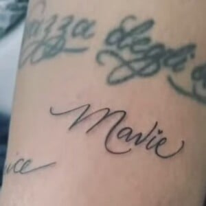 Filha de Bruna Biancardi, Mavie foi homenageada por Rafaella com uma tatuagem um pouco menor