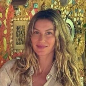 Gisele Bündchen posa de biquíni em viagem para os Lençóis Maranhenses após rumores de gravidez