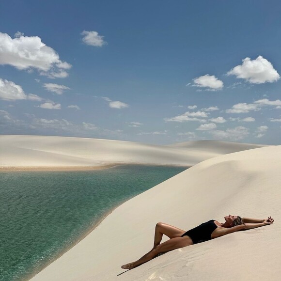 Gisele Bündchen atualizou suas redes sociais com fotos belíssimas no Lençóis Maranhenses