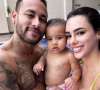 Neymar e Bruna Biancardi são pais de Mavie, que chama atenção pela semelhança com o jogador
