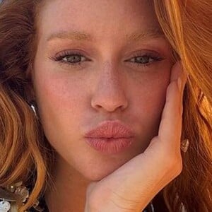 Marina Ruy Barbosa roubou a cena ao posar na praia