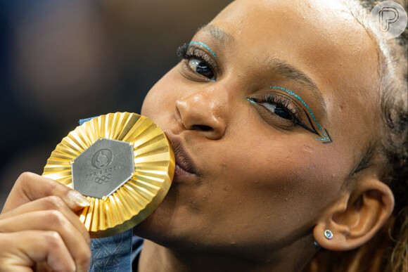 Rebeca Andrade faturou a medalha de ouro no solo nesta segunda-feira (05) nos Jogos Olímpicos de Paris