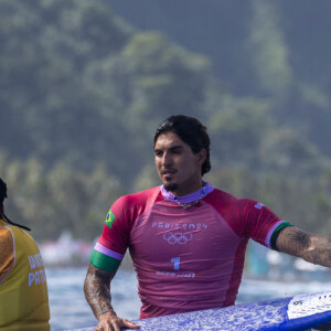 O mar ficou completamente sem ondas e Gabriel Medina perdeu o sonho do ouro olímpico.