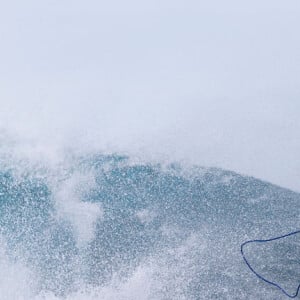 Gabriel Medina começou disputando de forma acirrada contra Robinson pela primeira onda da semifinal, mas foi o australiano que conseguiu vantagem na braçada. Na sequência, ele pegou uma onda curta e somou 4,50.