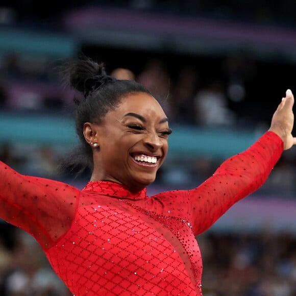 Simone Biles rebateu: 'Então, não faça suposições. Tipo, vocês são miseráveis para caralho. Deixem a gente em paz'