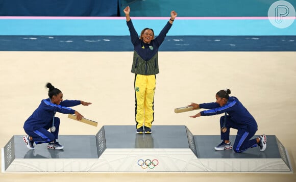 Foto de Simone Biles e Jordan Chiles reverenciando Rebeca Andrade já é a mais emblemática das Olimpíadas 2024