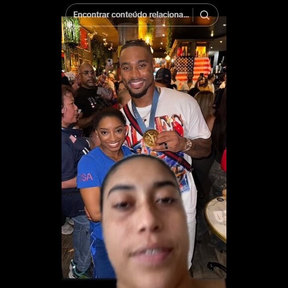 A tiktoker Kiera Breaugh gravou um vídeo em que detona Jonathan Owens por colocar a medalha de Simone Biles no pescoço