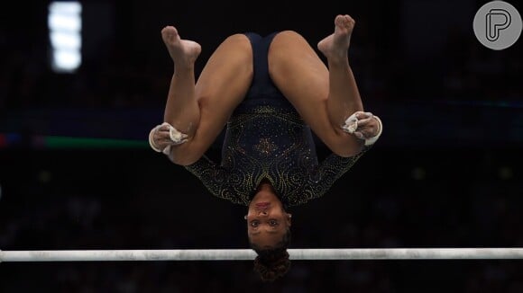 Um dos truques das ginastas brasileiras para o collant não mostrar demais usa açúcar!