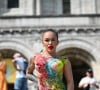 Ravena Hanniely fez uma sessão de foto seminua com body paint na Basílica de Sacré Coeur, em Paris