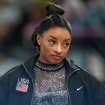 Simone Biles chorou na Vila e desabafou com Jordan Chiles após ser derrotada por Rebeca Andrade no solo nas Olimpíadas. Saiba detalhes!