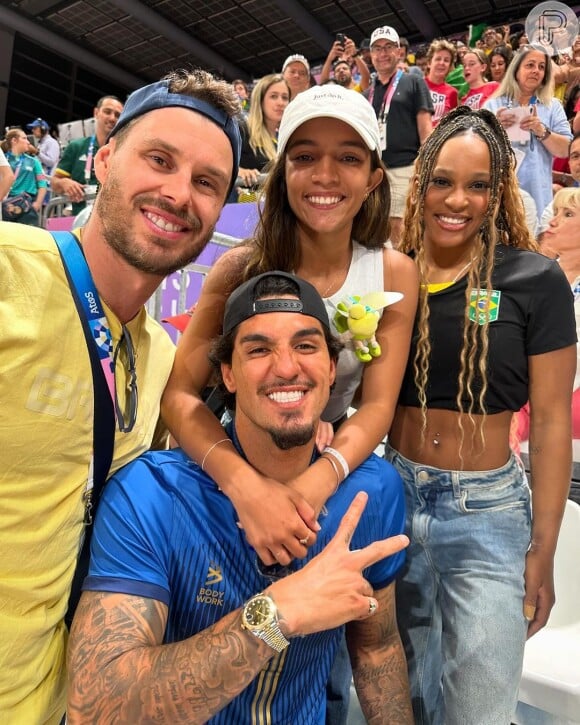 Gabriel Medina, Rayssa Leal, Rebeca Andrade e Bruninho assistiram jogo de vôlei juntos Brasil x Estados Unidos