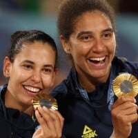 Terceiro ouro para o Brasil nas Olimpíadas 2024! Após conquistar medalha em vôlei de praia, Ana Patrícia desabafa: 'Queriam que eu desistisse'