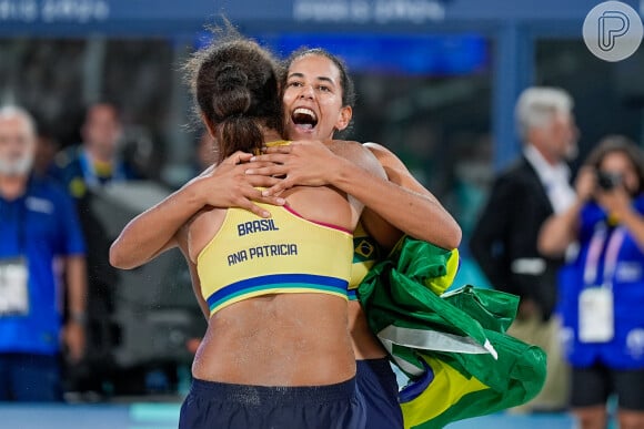 Olimpíadas 2024: Ana Patrícia e Duda venceram canadenses em jogo eletrizante de vôlei de praia nesta sexta-feira (9)