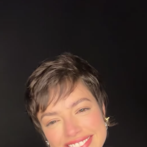 Resultado do cabelo curto de Agatha Moreira encantou famosos e o marido Rodrigo Simas, que deixou elogios para a amada