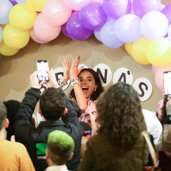 Bruna Marquezine promoveu uma festa de aniversário beneficente - ela completou 29 anos no último dia 04 - em prol da organização humanitária