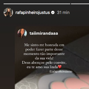 Agora, Rafa Justus mostrou um detalhe inédito do convite da sua festa: o fato de que as pétalas da rosa trazem frases para os convidados