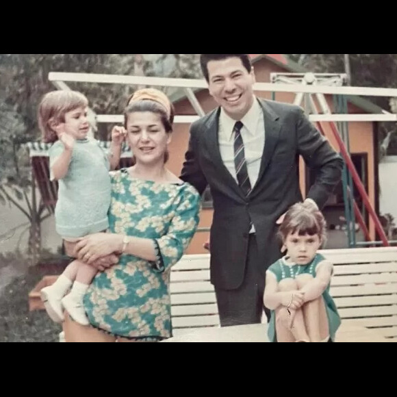 Silvio Santos e Cidinha eram pais de Cintia e de Silva Abravanel.

