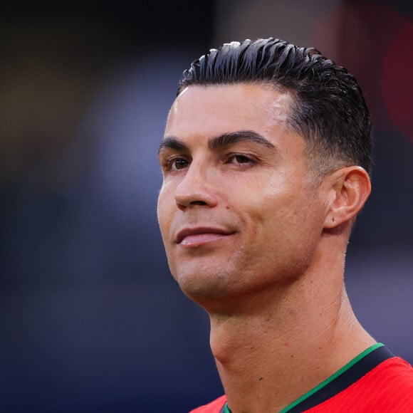 Cristiano Ronaldo teria se comprometido a pagar para Georgina uma pensão mensalmente no valor de 100 mil euros, o equivalente a R$ 615 mil na cotação atual