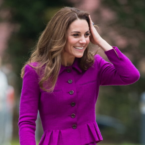 Kate Middleton também já usou roxo para homenagear a Rainha Elizabeth II.