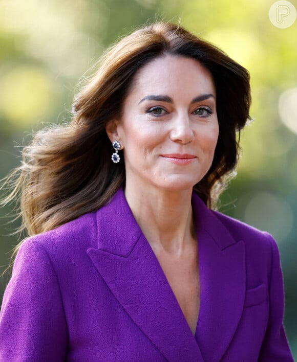 Kate Middleton gosta de usar roxo nos blazers.