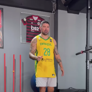 Nesta sexta (23), Juliette mostrou alguns detalhes do seu treino, que começou com uma elevação pélvica comum