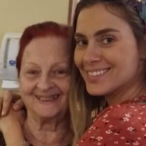 Carolina Dieckmann sobre morte da avó: 'Partiu na caminha dela. Em paz. De causa desconhecida porque morreu viva. Nada de hospital. Nada de dor'