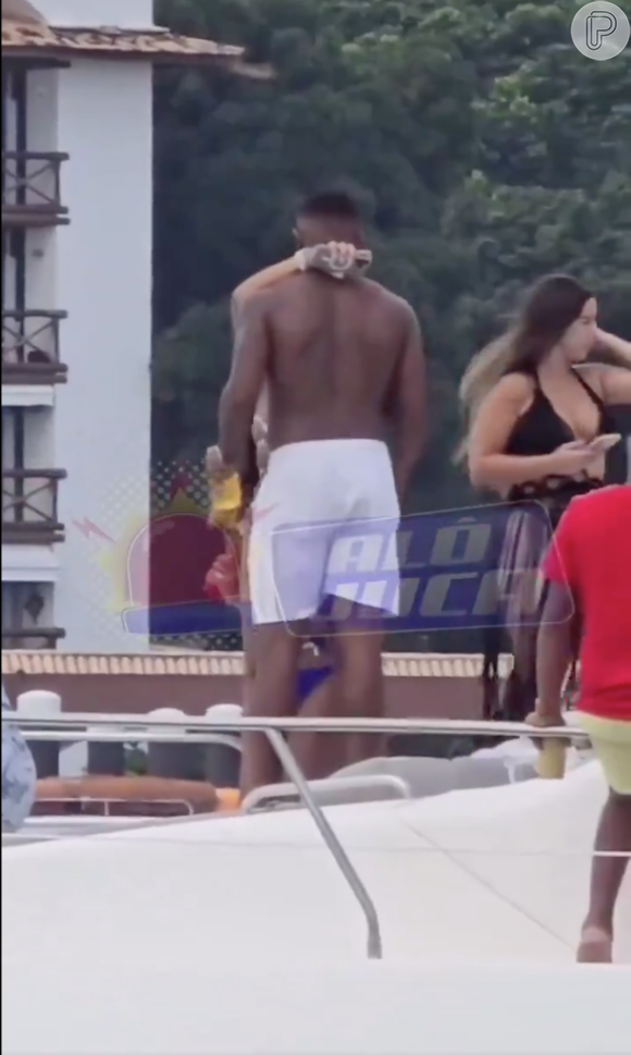 Identidade do affair de Davi Brito, vista aos beijos com o ex-BBB, não foi divulgada