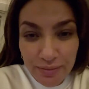 Thayse Freitas publicou vídeo em seus stories, nas redes sociais, durante a madrugada de sábado, com febre, calafrios e dores nos olhos.