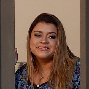 Preta Gil afastou rumor de ter sido tirada de quadro de Luciano Huck por decisão da Globo e afirmou que adiamento das gravações impediram sua permanência