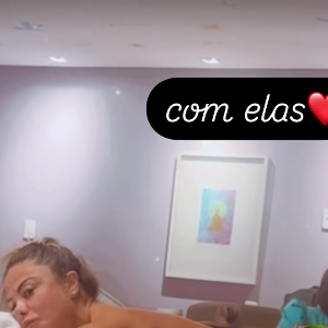 Poliana Rocha posou completamente nua em uma sessão de massagem modeladora na última qunta-feira (29)