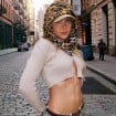 It girl em Nova York! Jade Picon exibe barriga trincada em look animal print com cropped sem sutiã e web reage: 'Icônica'