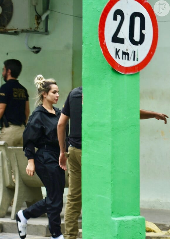 Deolane Bezerra na tarde de ontem (04/09), antes de ser levada para a penitenciária em Recife