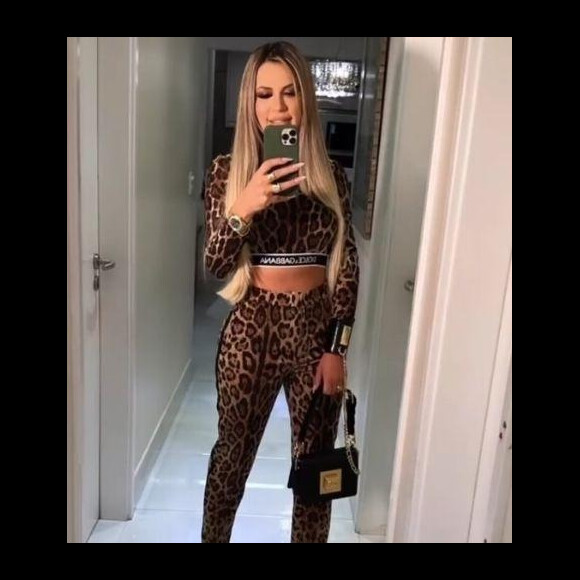 Deolane Bezerra: esse conjunto de oncinha da Dolce & Gabbana custa R$ 12 mil
