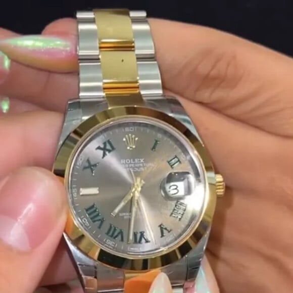 Deolane Bezerra também já exibiu um Rolex estimado em 17 mil dólares, o equivalente a R$ 95 mil na atual cotação