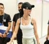 Katy Perry desembarcou no aeroporto do Galeão, zona norte do Rio de Janeiro, para se preparar para o Rock in Rio.