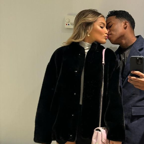 Endrick e Gabriely Miranda estão juntos há cerca de um ano e revelaram casamento em setembro de 2024