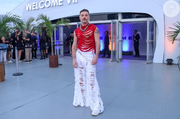 Rock in Rio 2024: ex-Fazenda Alex Gallete também ousou em seu look branco e vermelho repleto de vazados