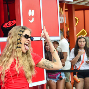 Rock in Rio 2024: Luísa Sonza elegeu um look em preto e vermelho mostrando seu corpo