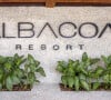 O Albacoa Resort, o complexo cenográfico, conta com recepção, o restaurante Voilà Violeta, e uma cozinha industrial funcional, além do escritório e de set multiuso, que pode se adaptar a diferentes cenários, como uma capela ou dormitório de funcionários