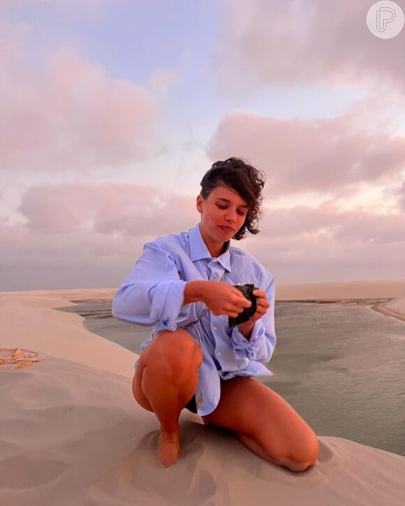 Bruna Linzmeyer está atualmente fazendo uma viagem pelos Lençóis Maranhenses