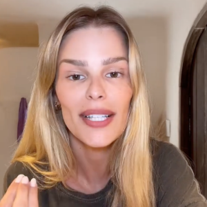 "O que ela fez no rosto?" e "O que aconteceu com ela?" foram comentários populares no vídeo de Yasmin Brunet