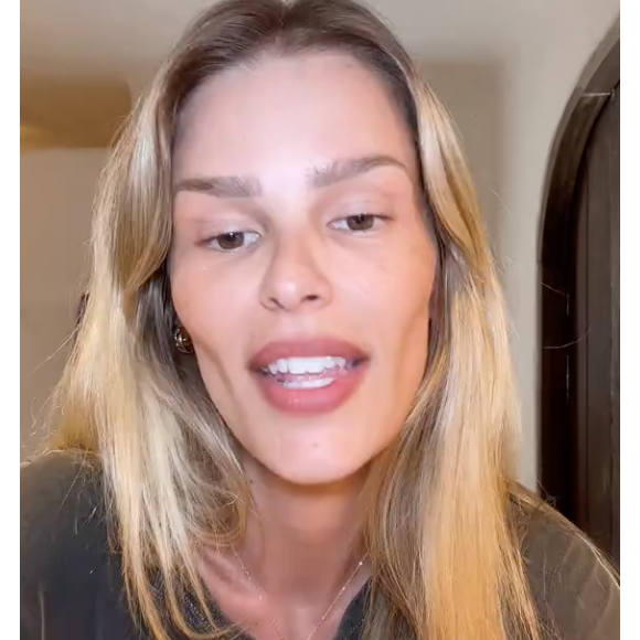 Yasmin Brunet publicou um vídeo em seu TikTok fazendo um 'arrume-se comigo' para curtir um dia de praia na Bahia