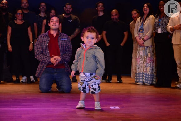 Filho de Eduardo Sterblitch roubou a cena após o musical 'Uma Babá Quase Perfeita'