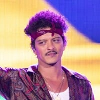 Quase ninguém sabe, mas Bruno Mars tem 'tatuagem da sorte' feita para atrair sucesso que cobriu um desenho indesejado