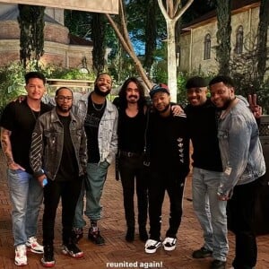 Bruno Mars está no Brasil e banda do artista reencontrou com Mateus recentemente